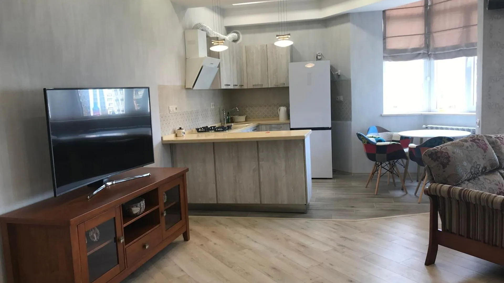 Spacious Apartment By The Kura River With Great Views Tbilisi