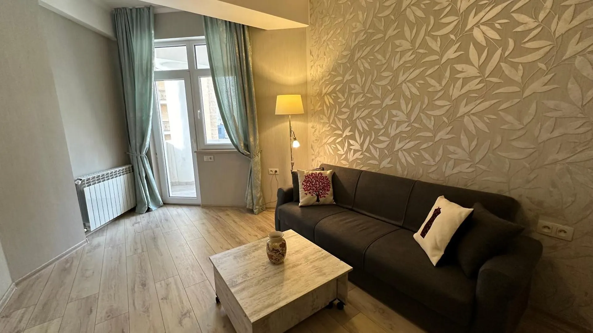 Spacious Apartment By The Kura River With Great Views Tbilisi Georgien