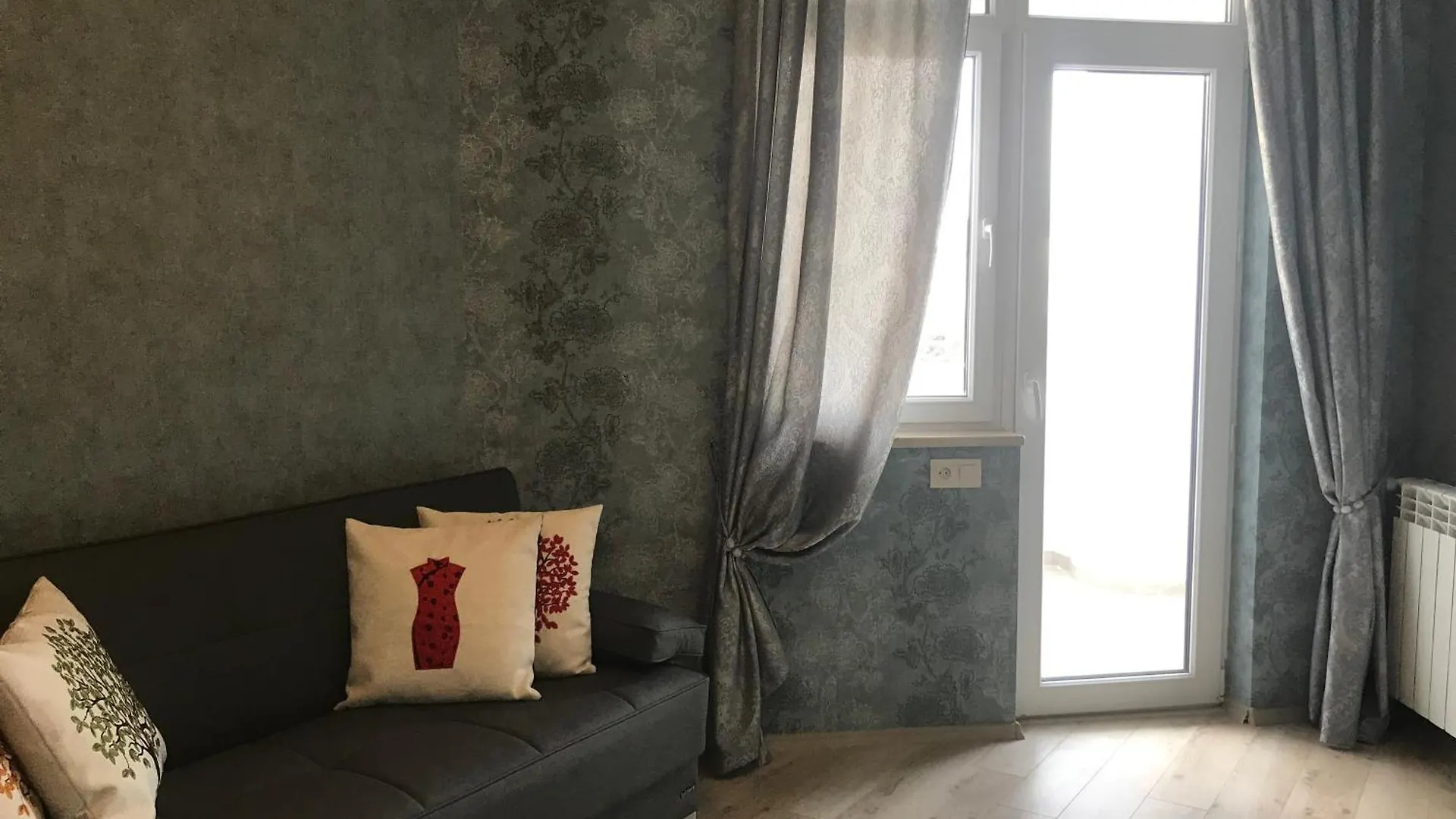 Spacious Apartment By The Kura River With Great Views Tbilisi
